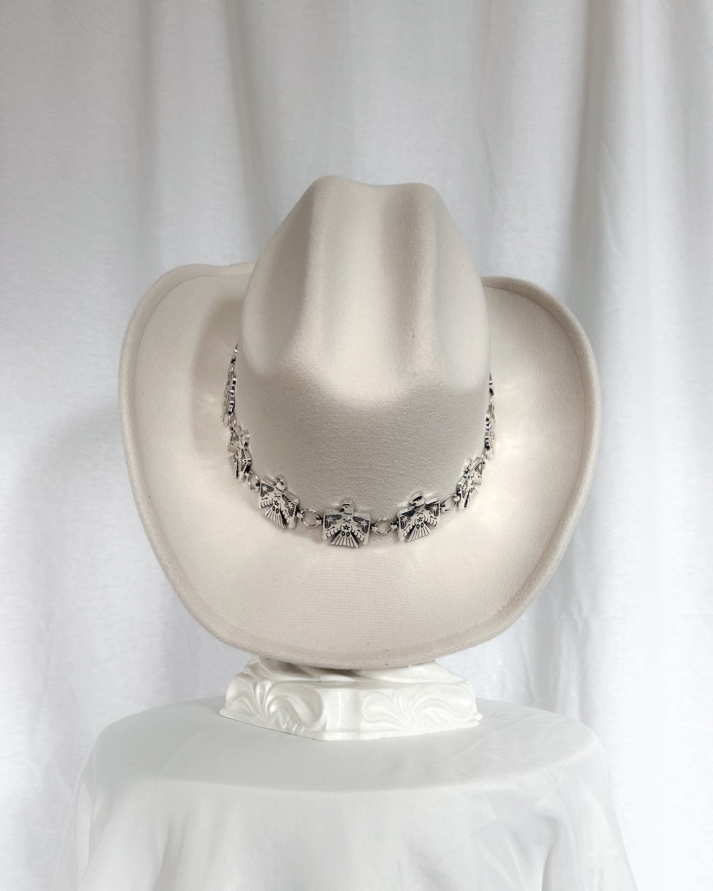 Eagle Chain – Black Cowboy Hat with Silver Eagle Band