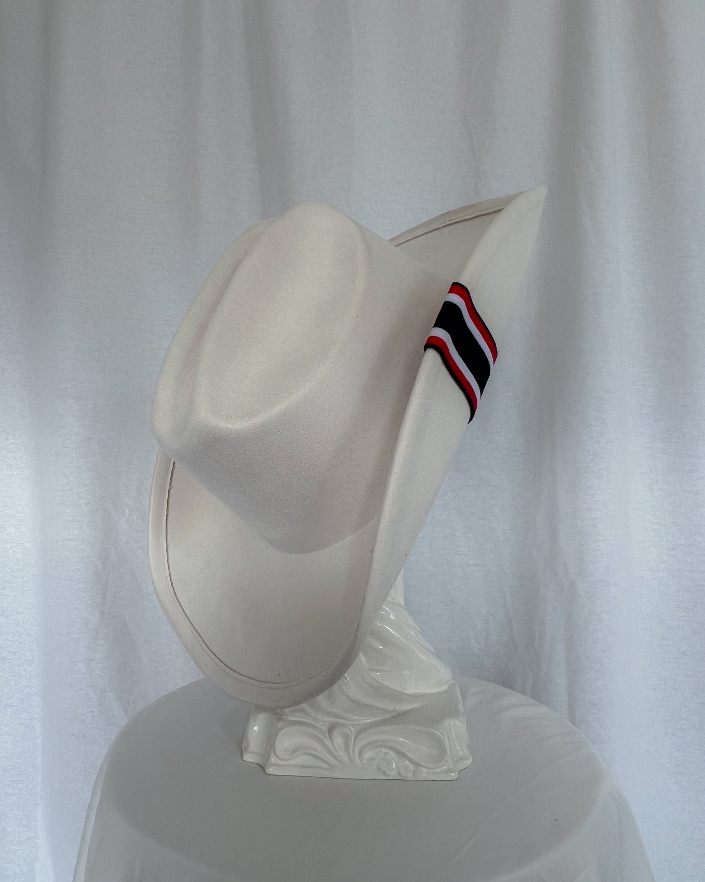 The Sideline – White Cowboy Hat | Selcouth Original