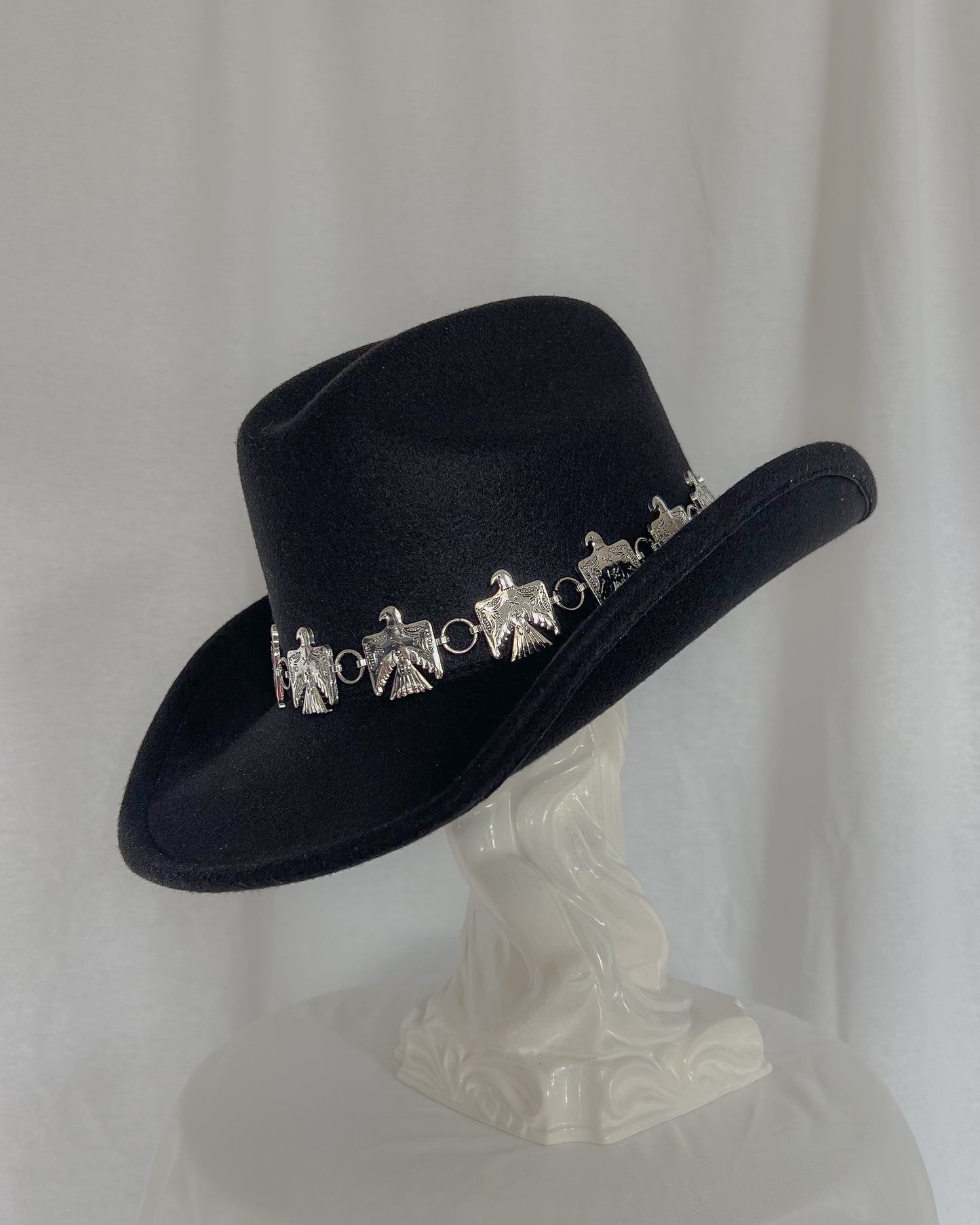 Eagle Chain – Black Cowboy Hat with Silver Eagle Band