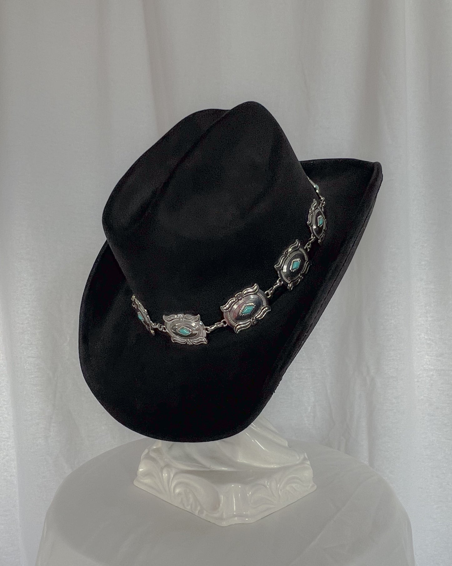 Concho Chain – White Cowboy Hat with Turquoise Detail