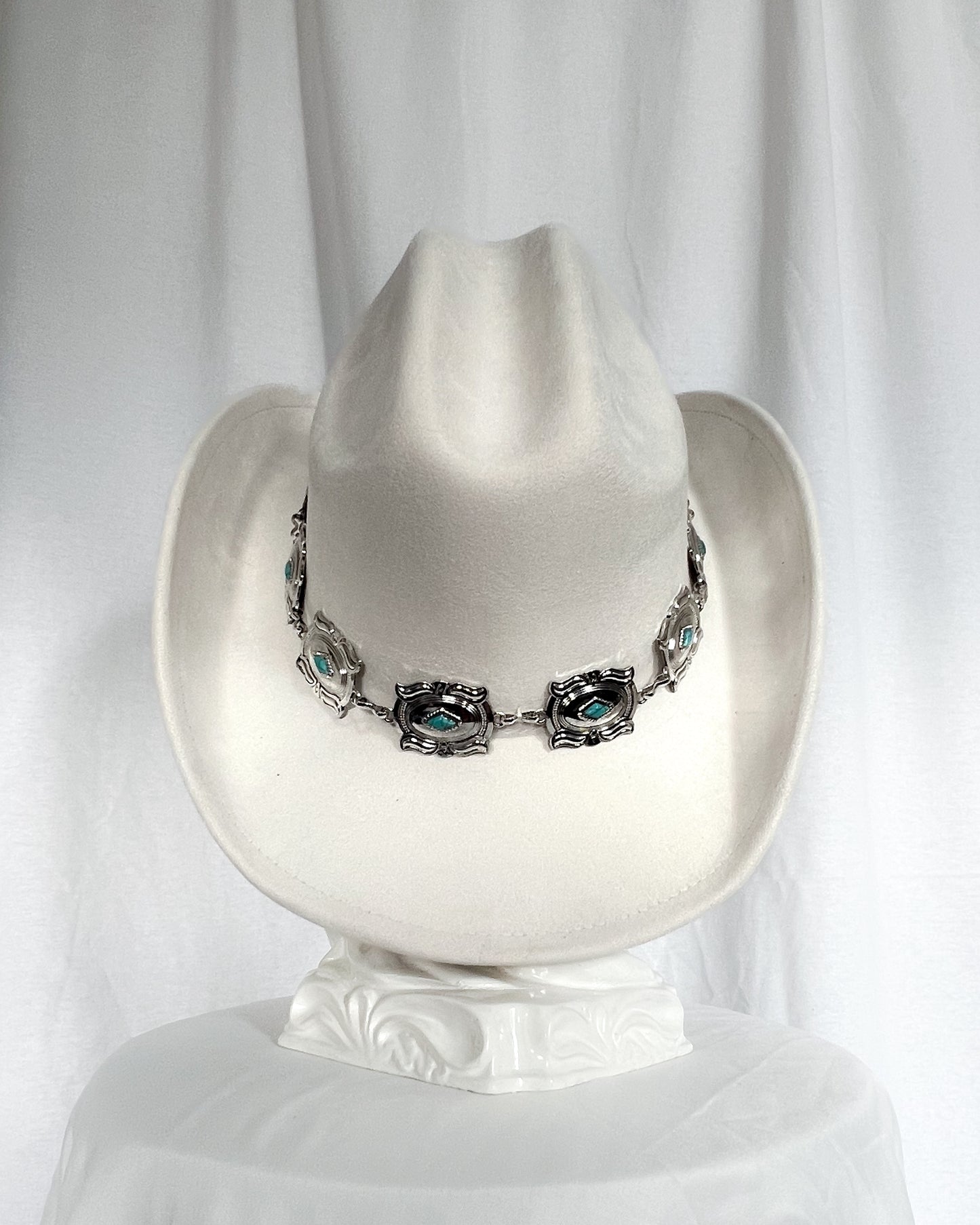Concho Chain – White Cowboy Hat with Turquoise Detail