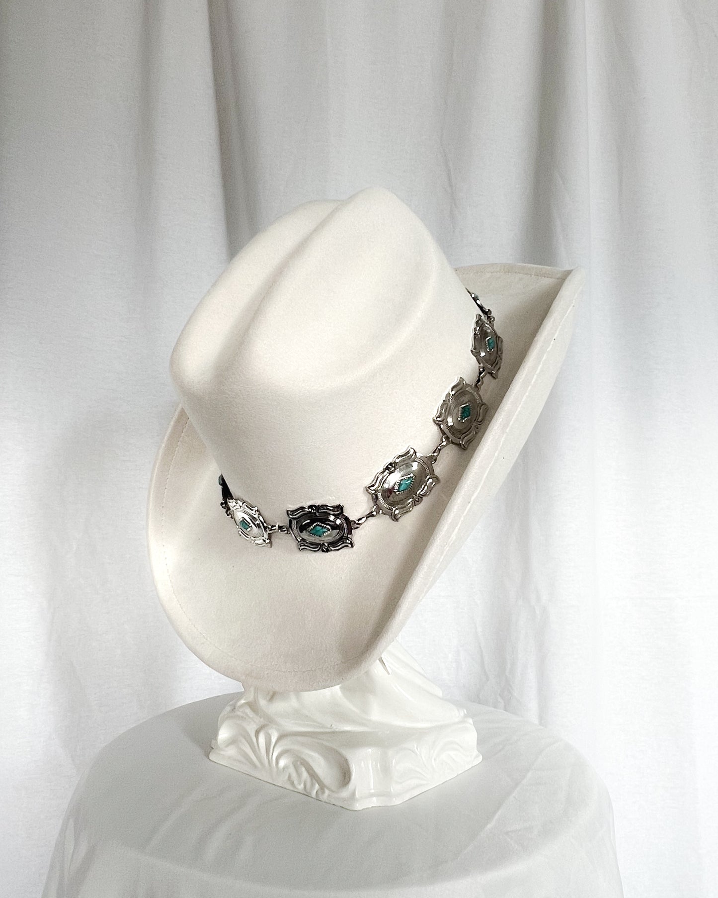 Concho Chain – White Cowboy Hat with Turquoise Detail