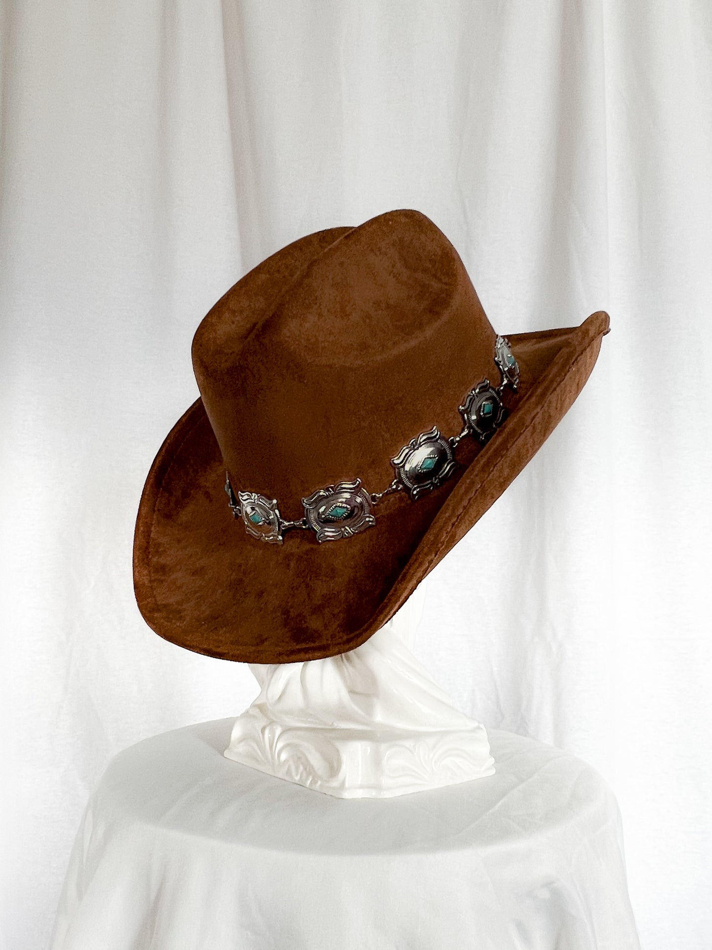 Concho Chain – White Cowboy Hat with Turquoise Detail